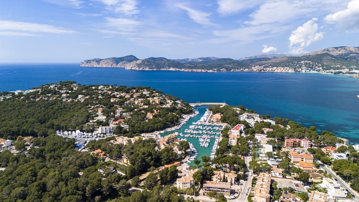 6 bedroom Villa for sale in Santa Ponsa with pool - € 4,495,000 (Ref: 7857715)