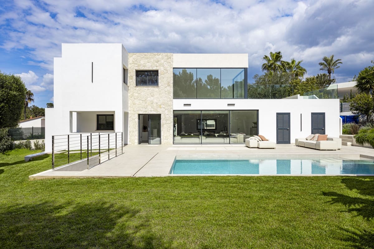 6 bedroom Villa for sale in Santa Ponsa with pool - € 4,495,000 (Ref: 7857715)