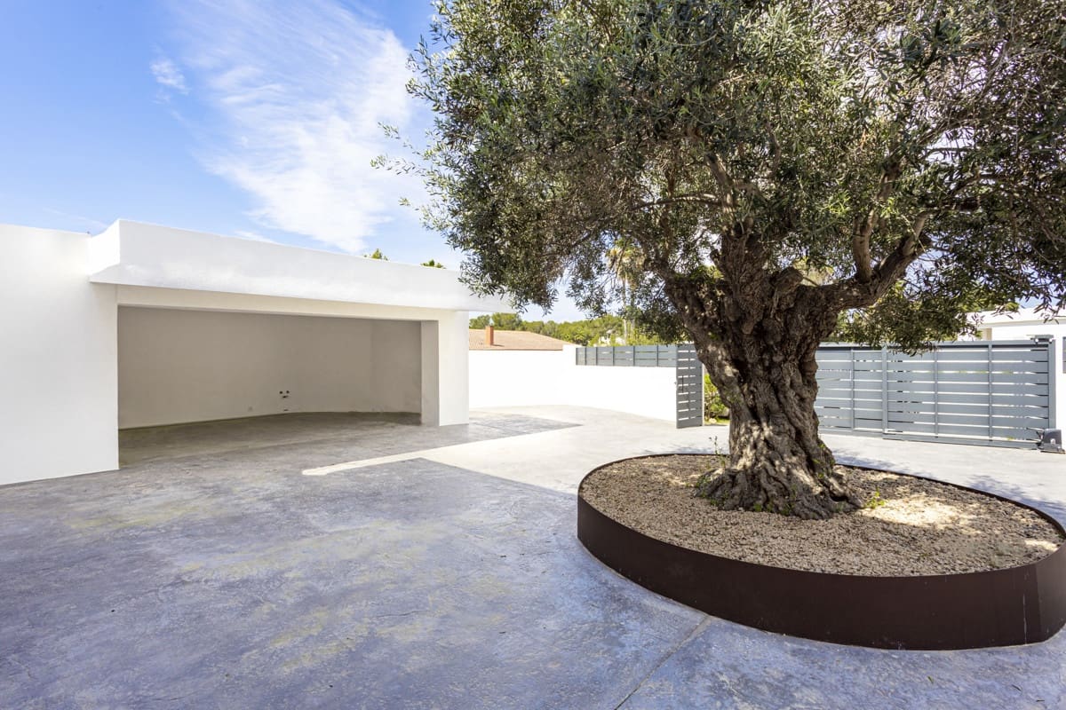 6 bedroom Villa for sale in Santa Ponsa with pool - € 4,495,000 (Ref: 7857715)