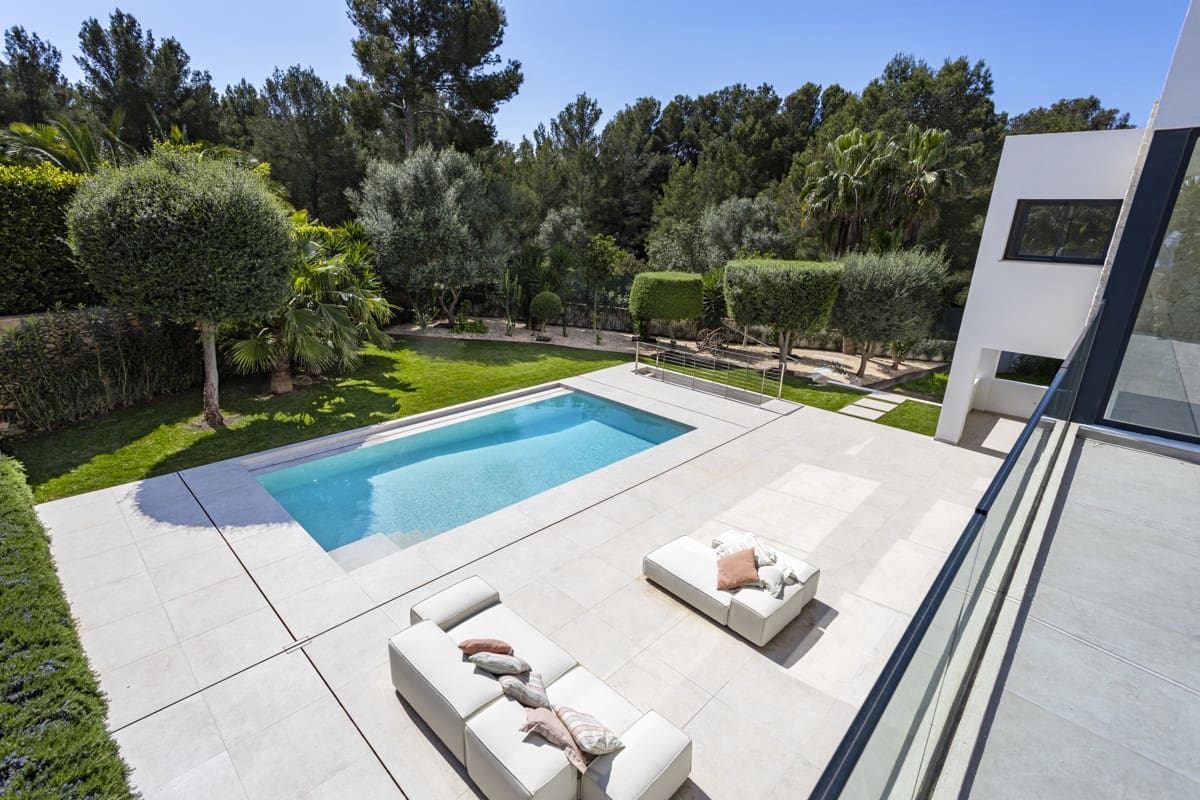 6 bedroom Villa for sale in Santa Ponsa with pool - € 4,495,000 (Ref: 7857715)