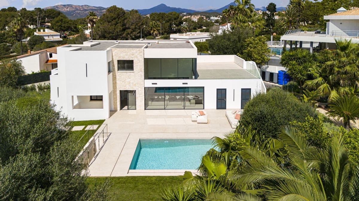 6 bedroom Villa for sale in Santa Ponsa with pool - € 4,495,000 (Ref: 7857715)