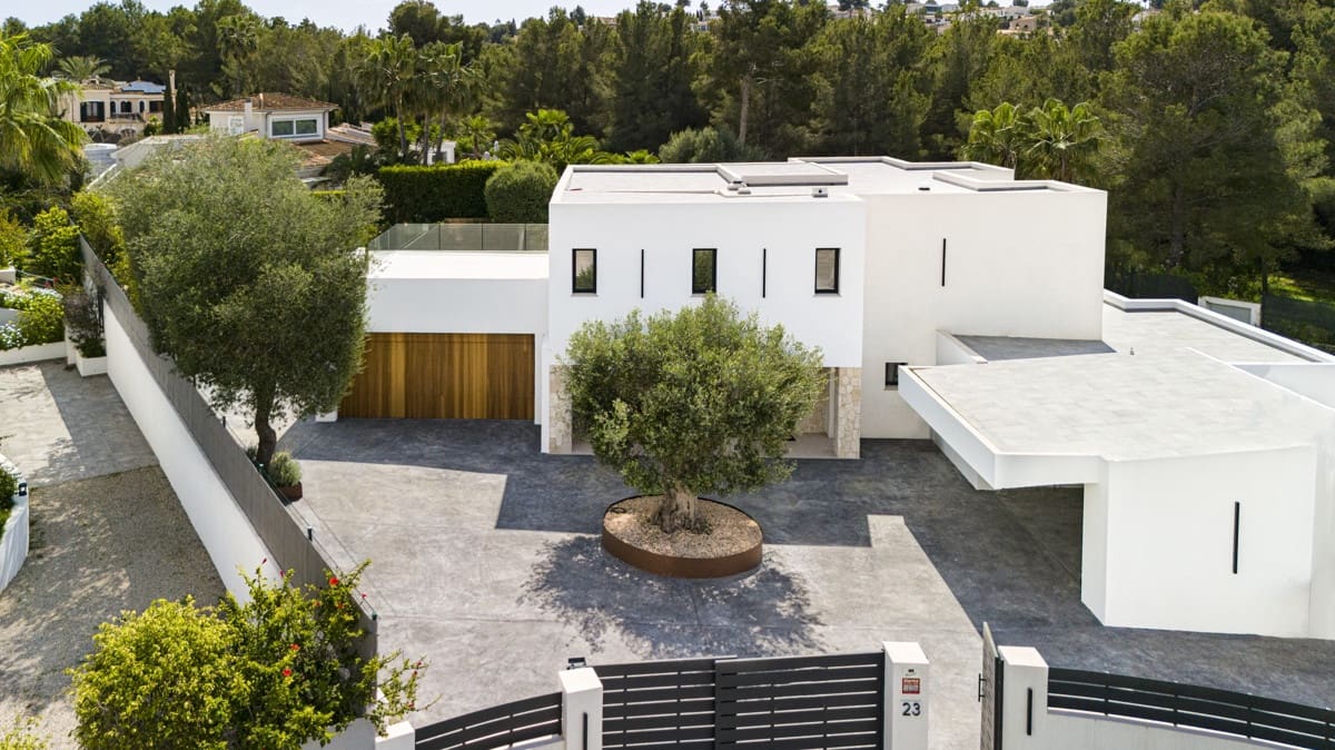 6 bedroom Villa for sale in Santa Ponsa with pool - € 4,495,000 (Ref: 7857715)