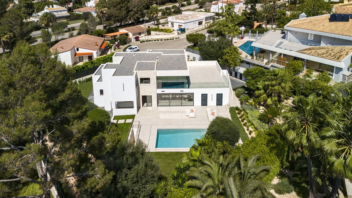 6 bedroom Villa for sale in Santa Ponsa with pool - € 4,495,000 (Ref: 7857715)