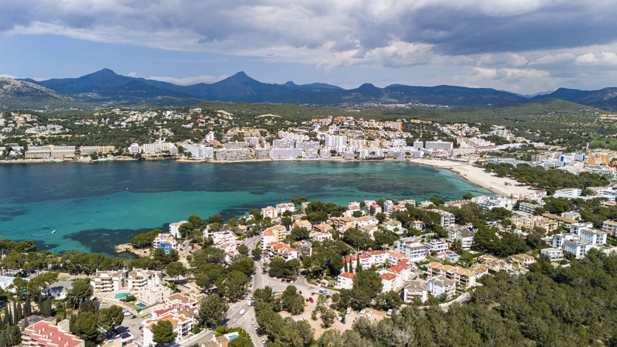 6 bedroom Villa for sale in Santa Ponsa with pool - € 4,495,000 (Ref: 7857715)