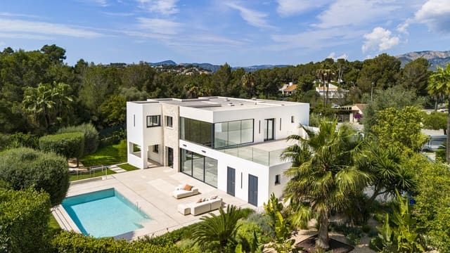 6 bedroom Villa for sale in Santa Ponsa, Calvià with pool - € 4,495,000 (Ref: 7857715)