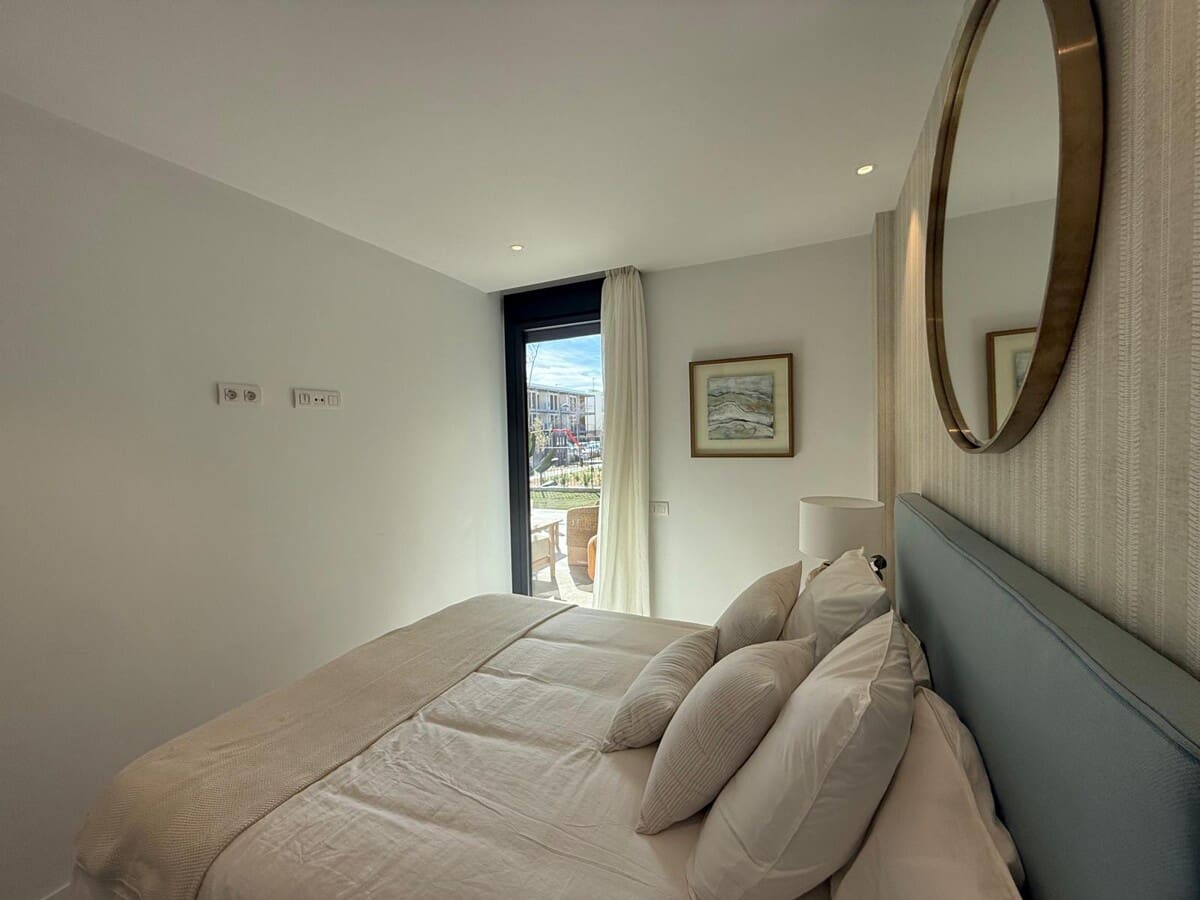 Piso de 2 habitaciones en Palmanova en venta con piscina garaje - 673.000 € (Ref: 8183685)