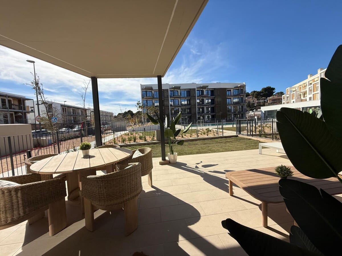 Piso de 2 habitaciones en Palmanova en venta con piscina garaje - 673.000 € (Ref: 8183685)