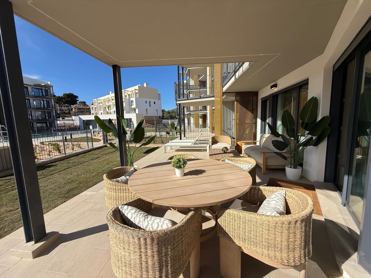 Piso de 2 habitaciones en Palmanova en venta con piscina garaje - 673.000 € (Ref: 8183685)