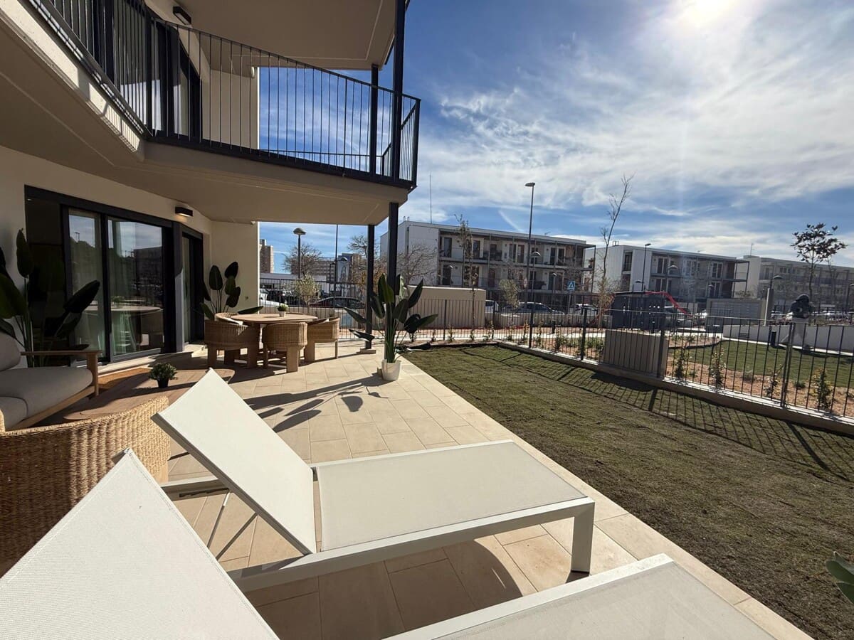 Piso de 2 habitaciones en Palmanova en venta con piscina garaje - 673.000 € (Ref: 8183685)