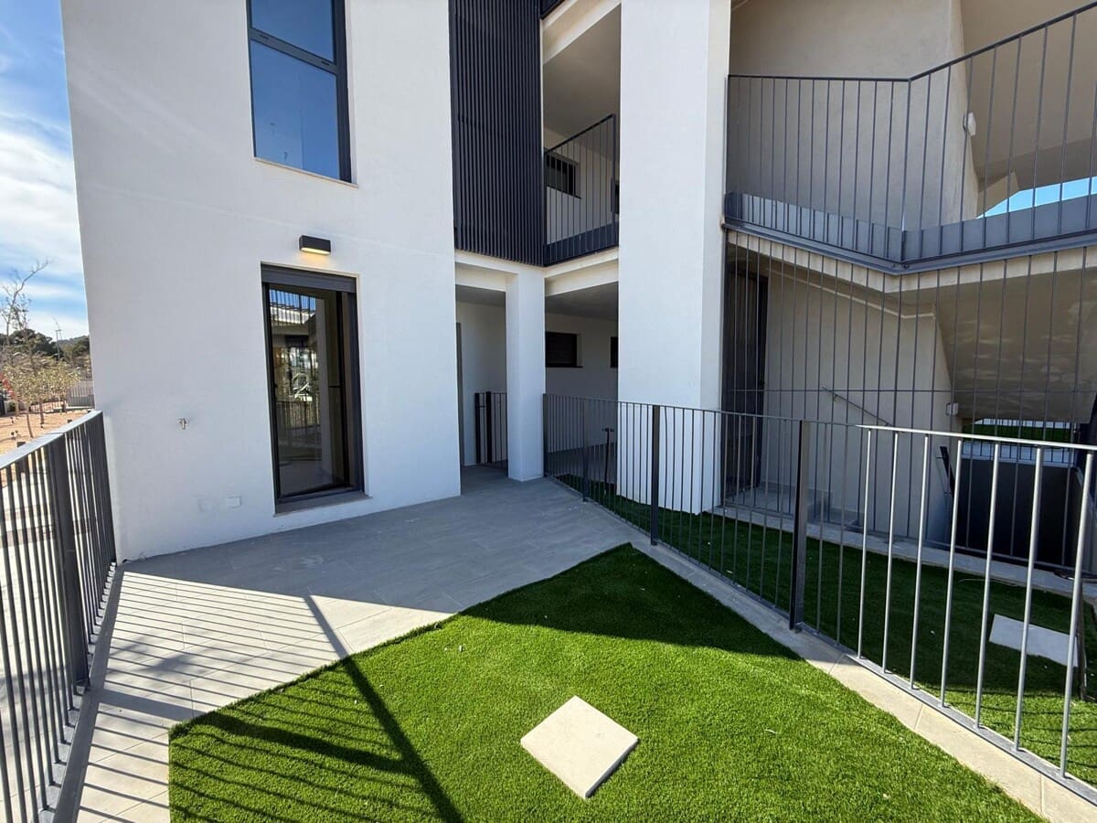 Piso de 2 habitaciones en Palmanova en venta con piscina garaje - 673.000 € (Ref: 8183685)