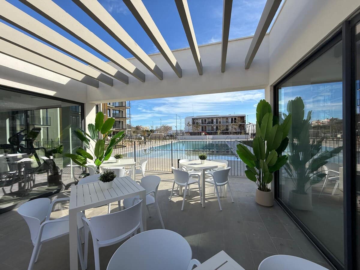 Piso de 2 habitaciones en Palmanova en venta con piscina garaje - 673.000 € (Ref: 8183685)