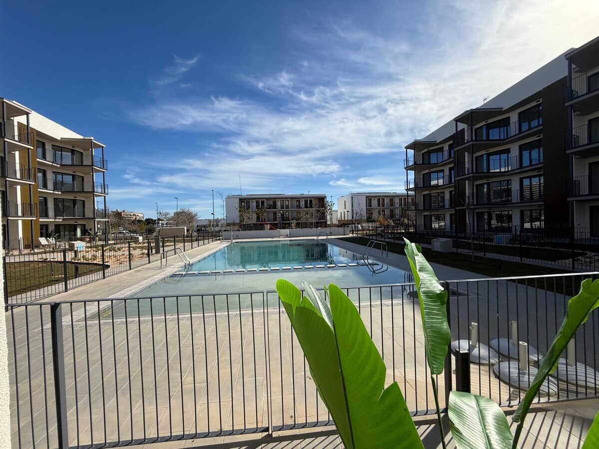 Piso de 2 habitaciones en Palmanova en venta con piscina garaje - 673.000 € (Ref: 8183685)