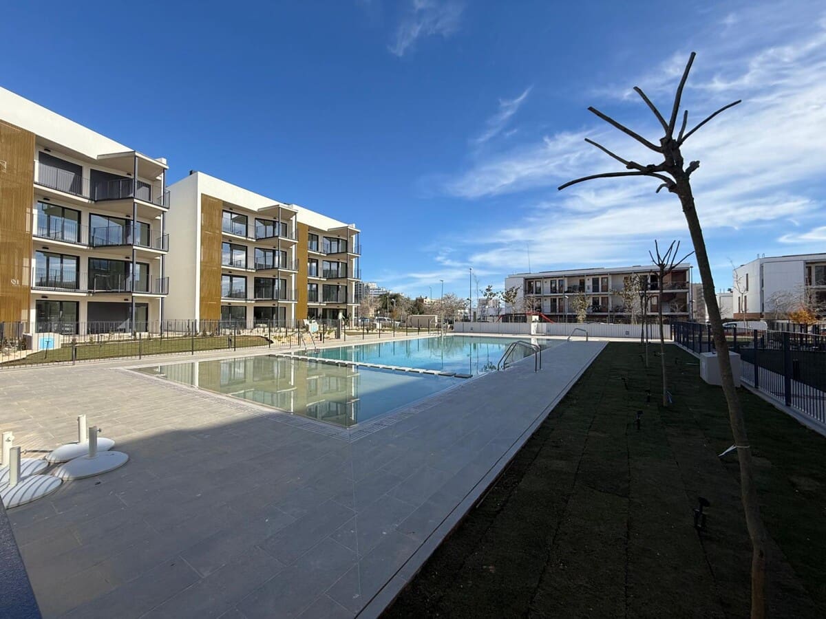 Piso de 2 habitaciones en Palmanova en venta con piscina garaje - 673.000 € (Ref: 8183685)
