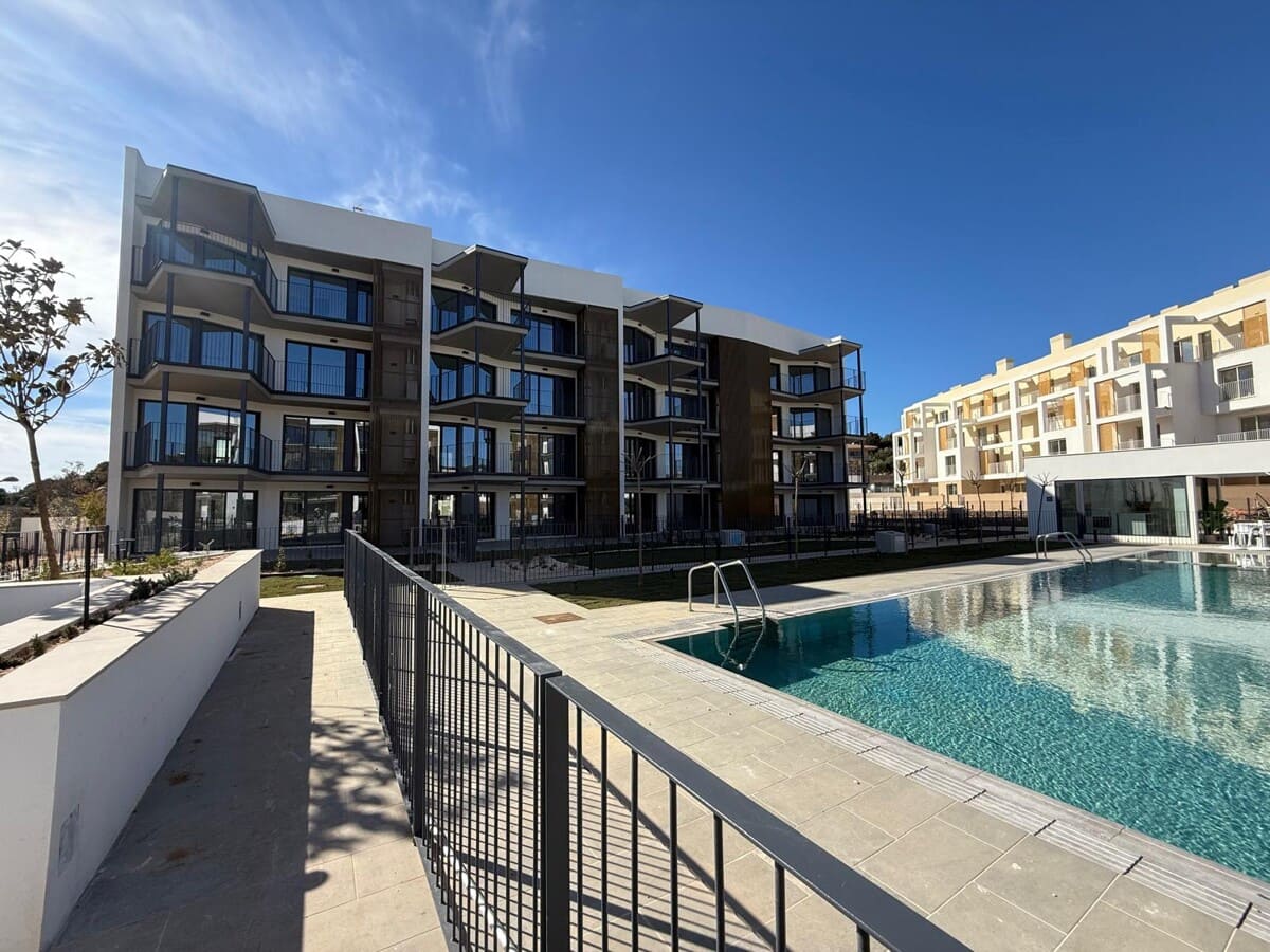 Piso de 2 habitaciones en Palmanova en venta con piscina garaje - 673.000 € (Ref: 8183685)