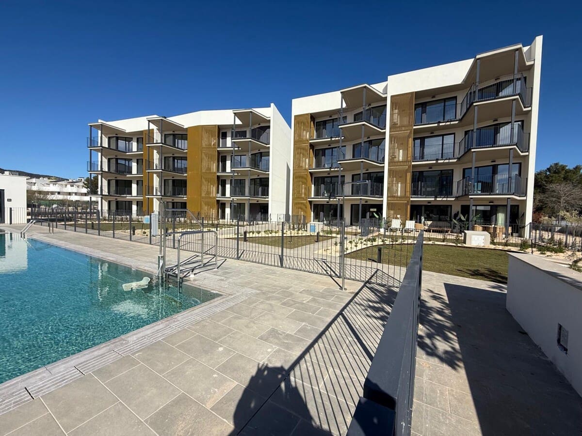 Piso de 2 habitaciones en Palmanova en venta con piscina garaje - 673.000 € (Ref: 8183685)