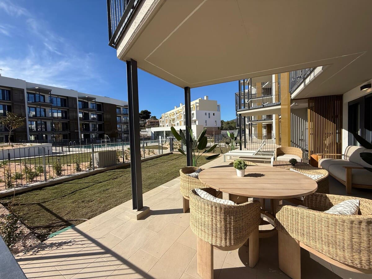 Piso de 2 habitaciones en Palmanova en venta con piscina garaje - 673.000 € (Ref: 8183685)