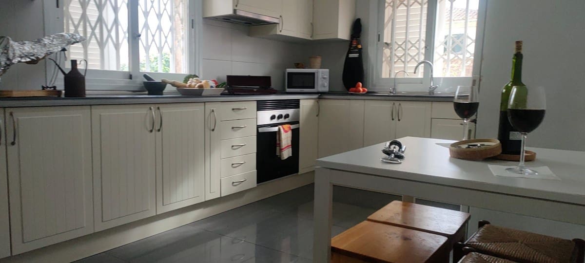 4 soveværelse Villa til salg i Son Ferrer med swimmingpool - € 895.000 (Ref: 8759495)