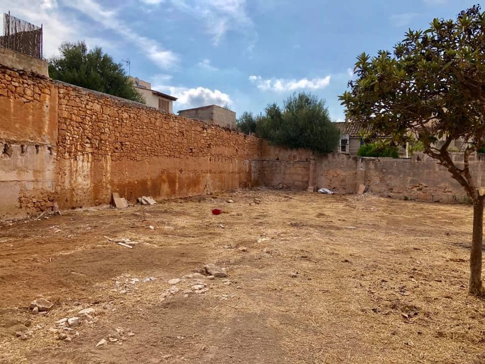 Rakentamaton maa myytävänä paikassa Llucmajor - 750 000 € (Ref: 8780803)