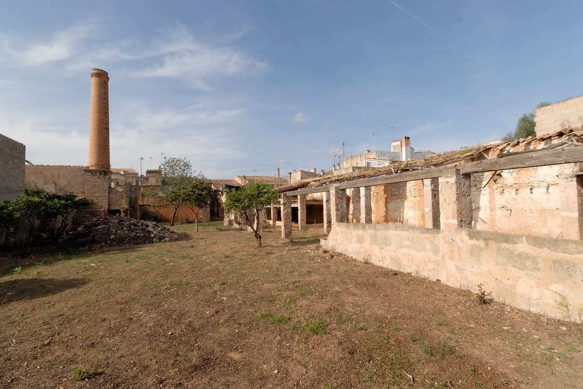 Rakentamaton maa myytävänä paikassa Llucmajor - 750 000 € (Ref: 8780803)