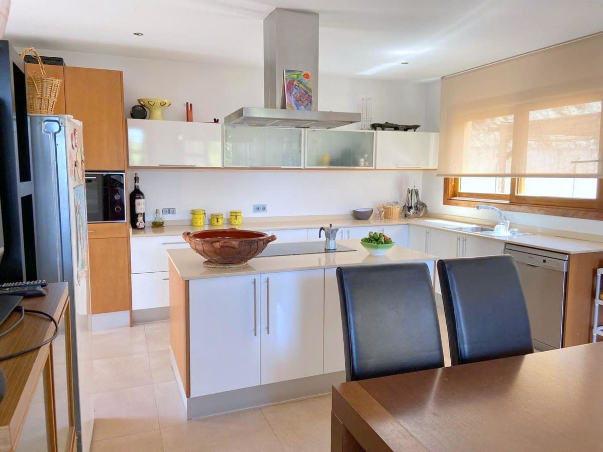 5 bedroom Villa for sale in Peguera / Paguera with pool - € 1,599,000 (Ref: 8785415)