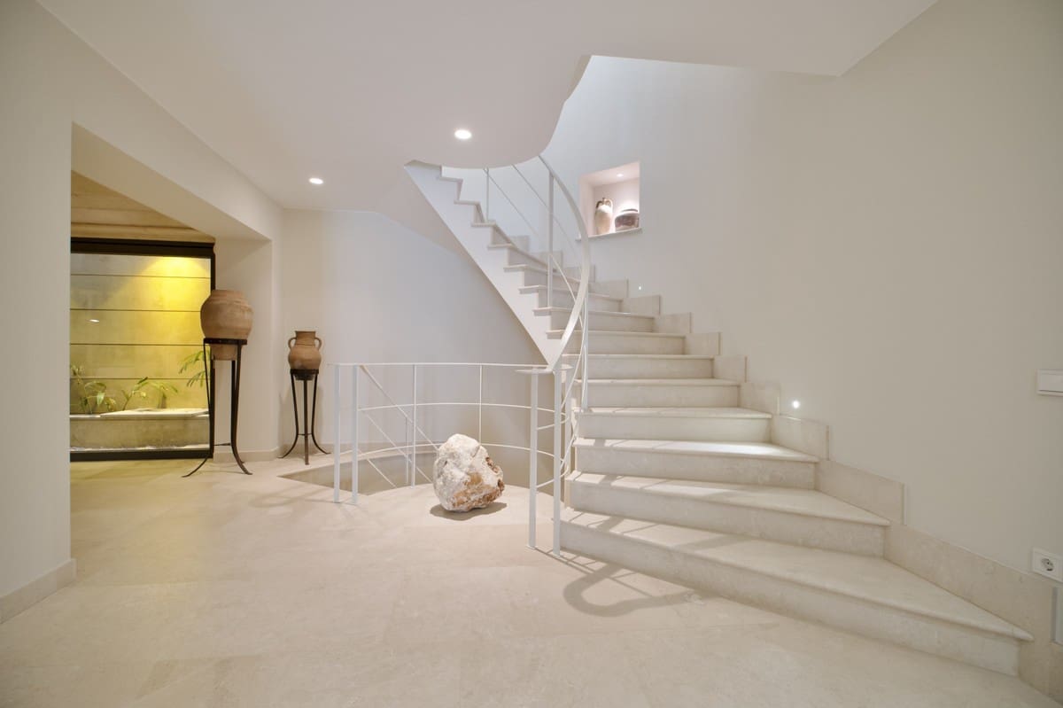 5 bedroom Villa for sale in Son Vida with pool - € 9,900,000 (Ref: 8803925)