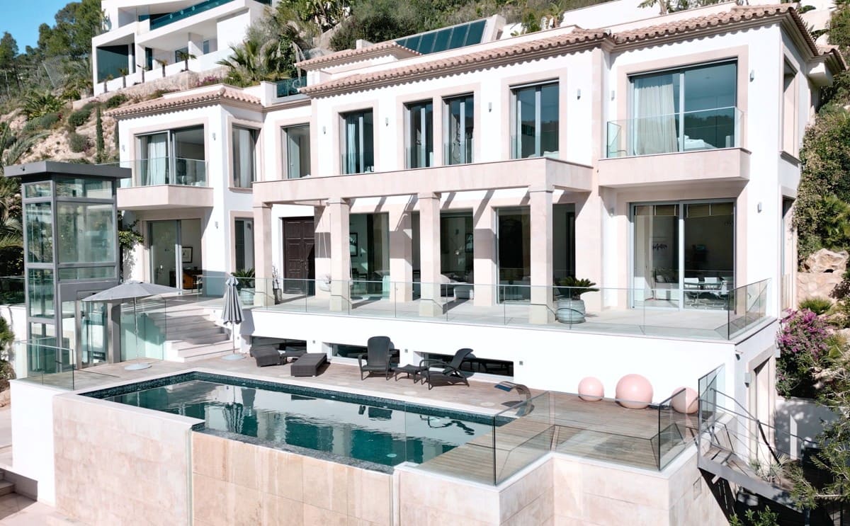 5 bedroom Villa for sale in Son Vida with pool - € 9,900,000 (Ref: 8803925)