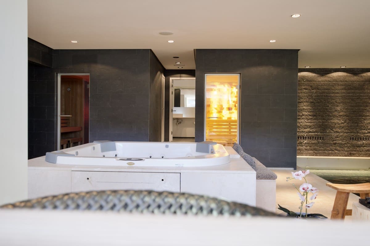 5 bedroom Villa for sale in Son Vida with pool - € 9,900,000 (Ref: 8803925)