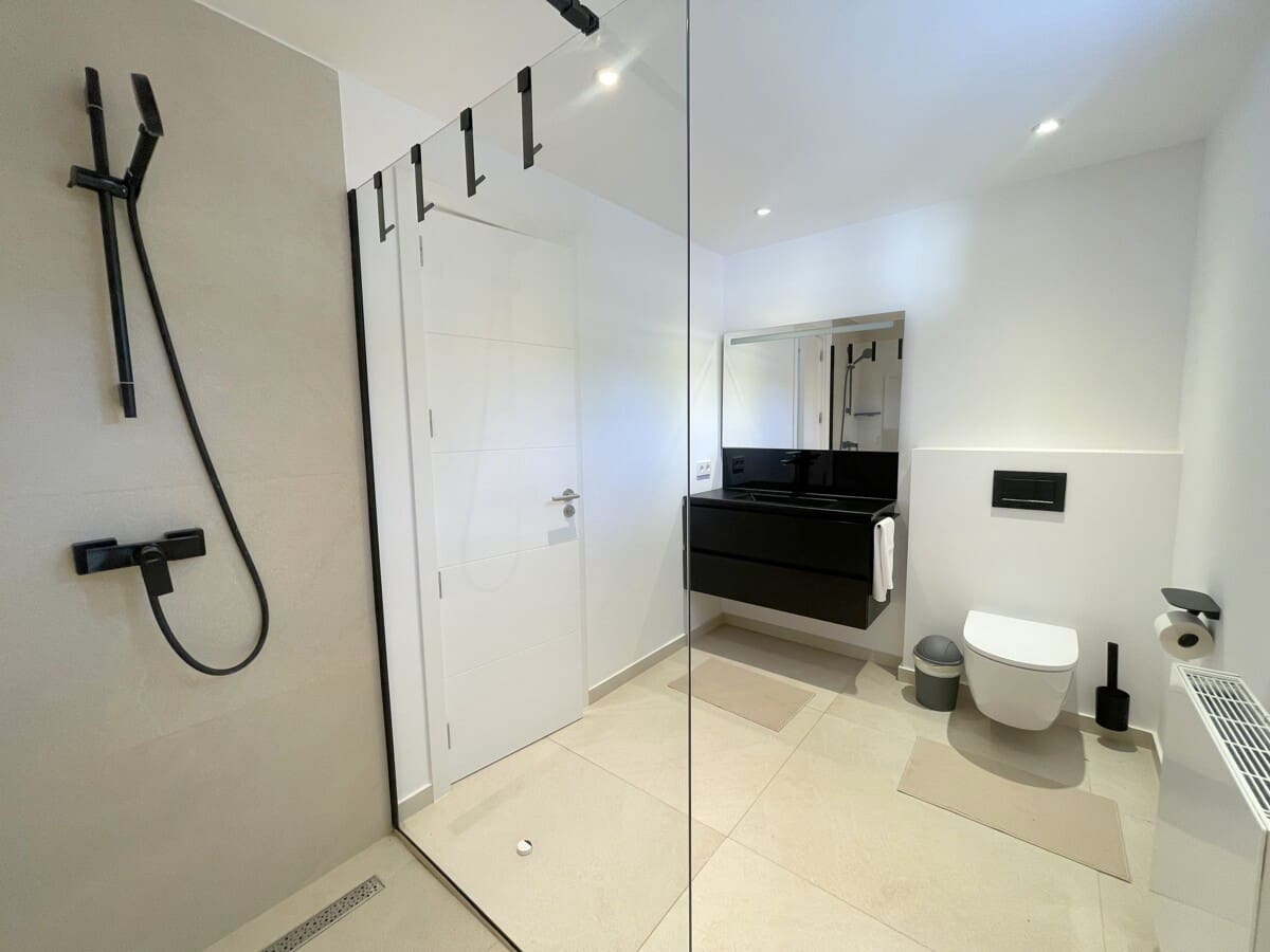 6 bedroom Villa for rent in Palmanova with pool - € 9,800 (Ref: 8811954)