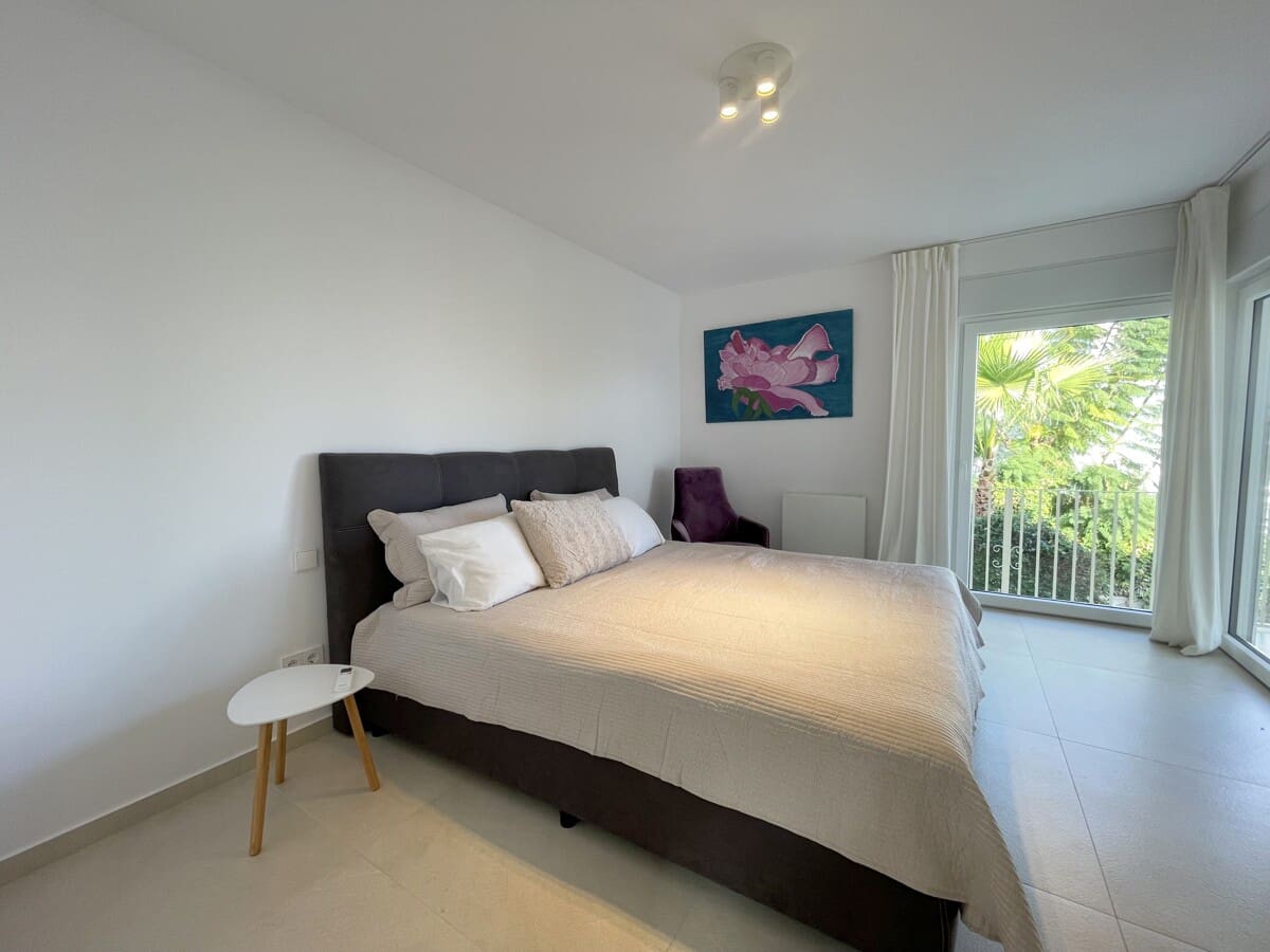 6 bedroom Villa for rent in Palmanova with pool - € 9,800 (Ref: 8811954)