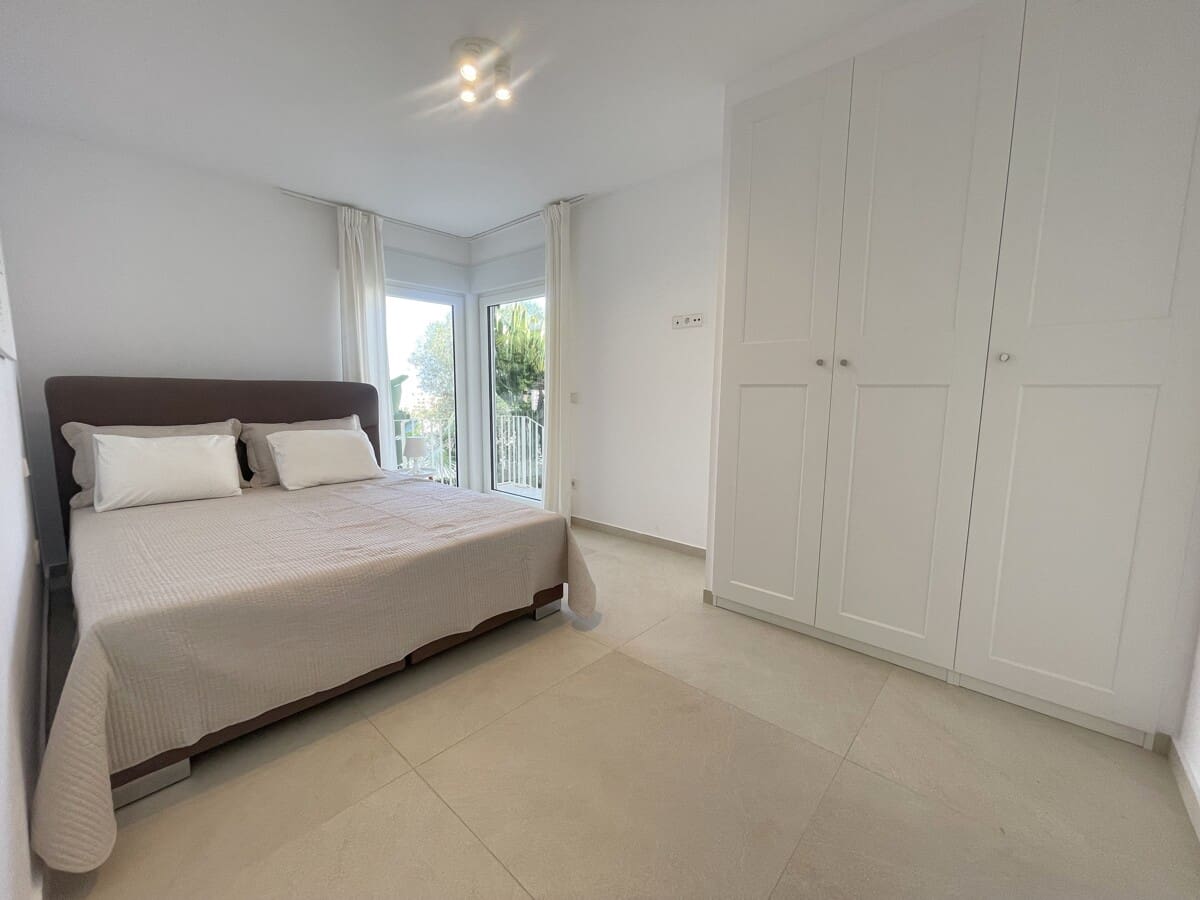 6 bedroom Villa for rent in Palmanova with pool - € 9,800 (Ref: 8811954)