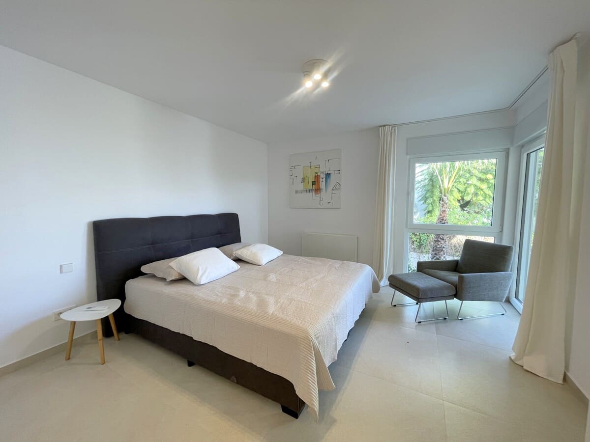 6 bedroom Villa for rent in Palmanova with pool - € 9,800 (Ref: 8811954)