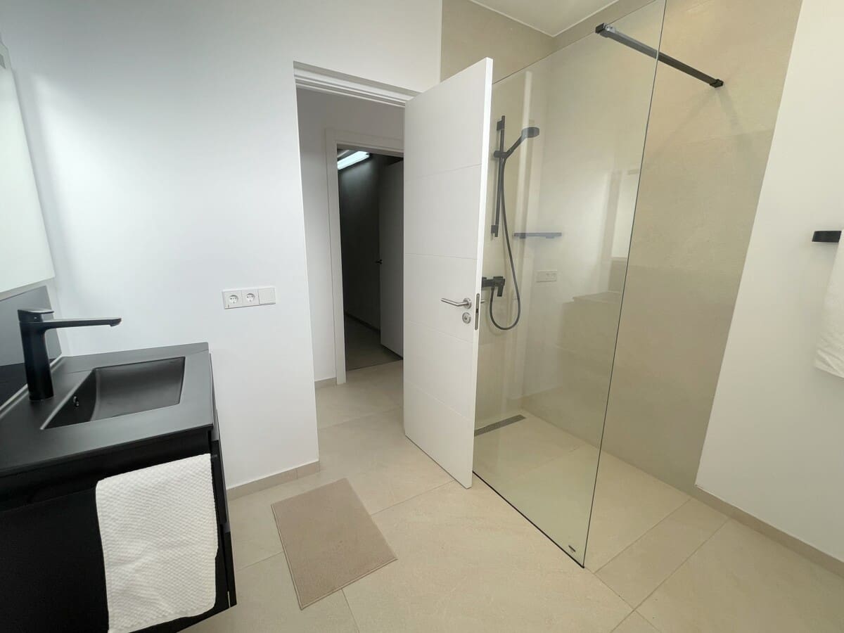 6 bedroom Villa for rent in Palmanova with pool - € 9,800 (Ref: 8811954)