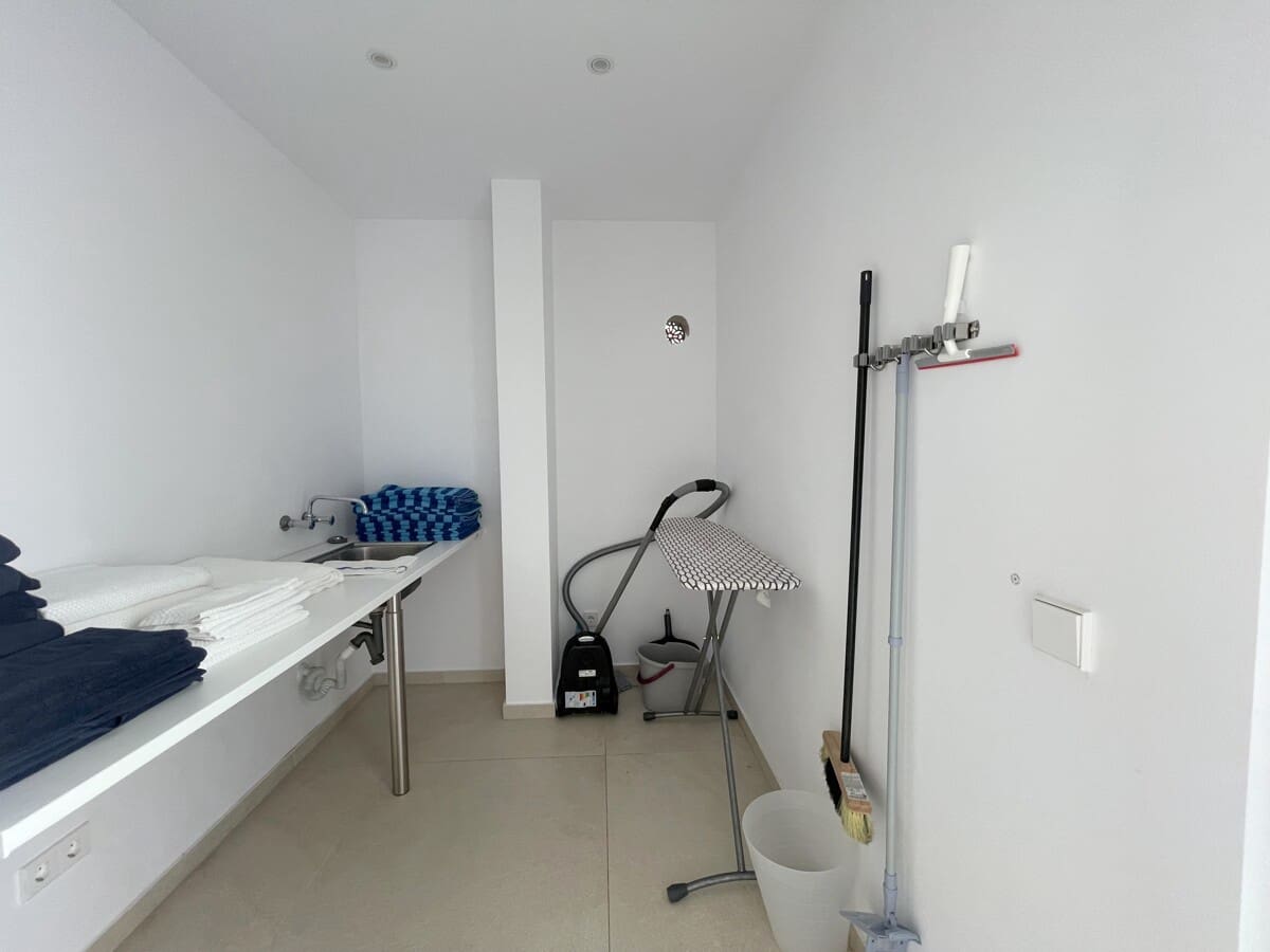 6 bedroom Villa for rent in Palmanova with pool - € 9,800 (Ref: 8811954)