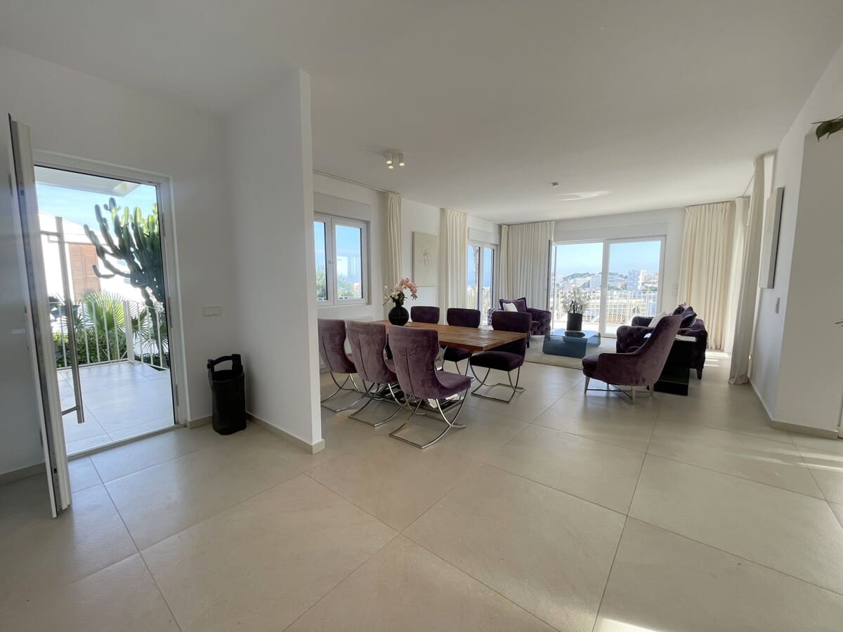 6 bedroom Villa for rent in Palmanova with pool - € 9,800 (Ref: 8811954)
