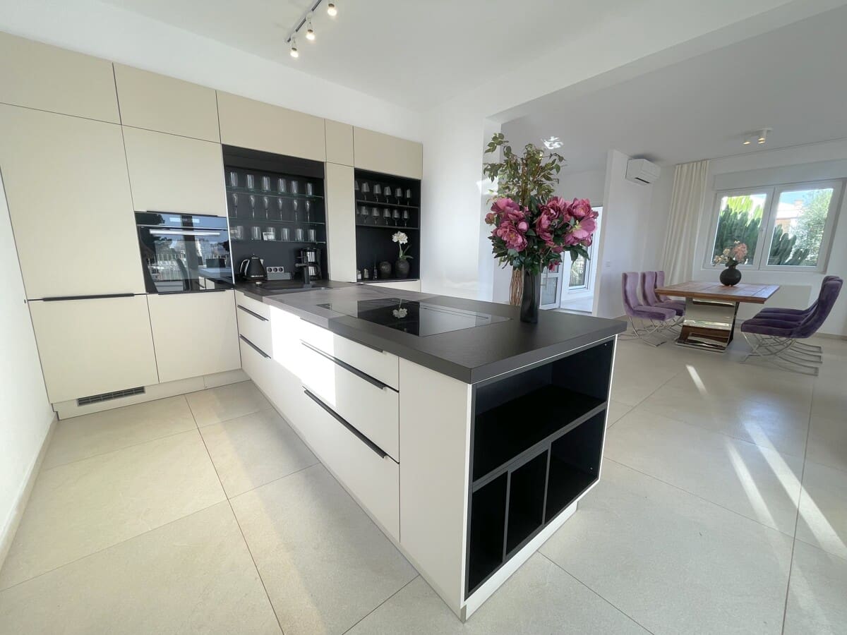 6 bedroom Villa for rent in Palmanova with pool - € 9,800 (Ref: 8811954)