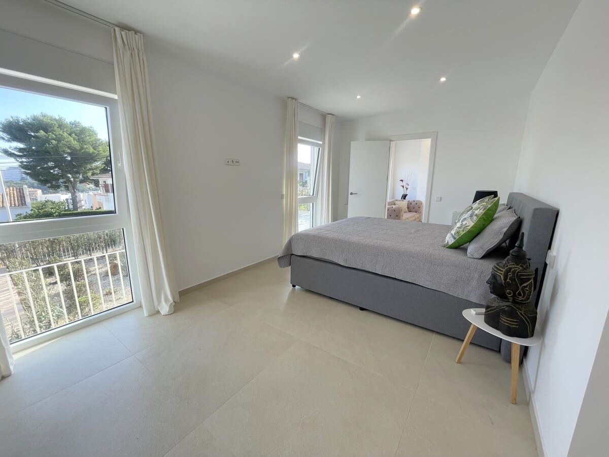 6 bedroom Villa for rent in Palmanova with pool - € 9,800 (Ref: 8811954)