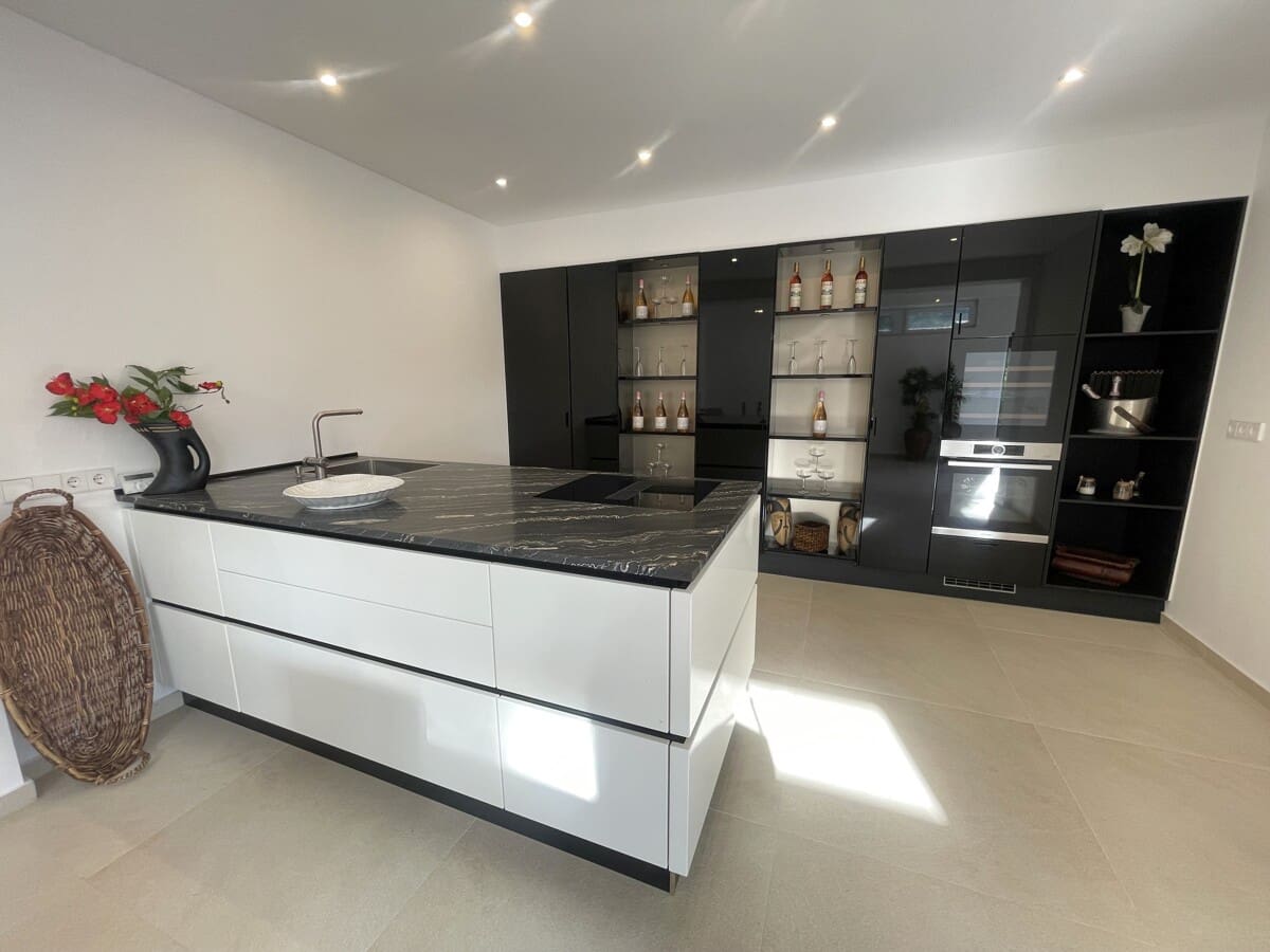 6 bedroom Villa for rent in Palmanova with pool - € 9,800 (Ref: 8811954)