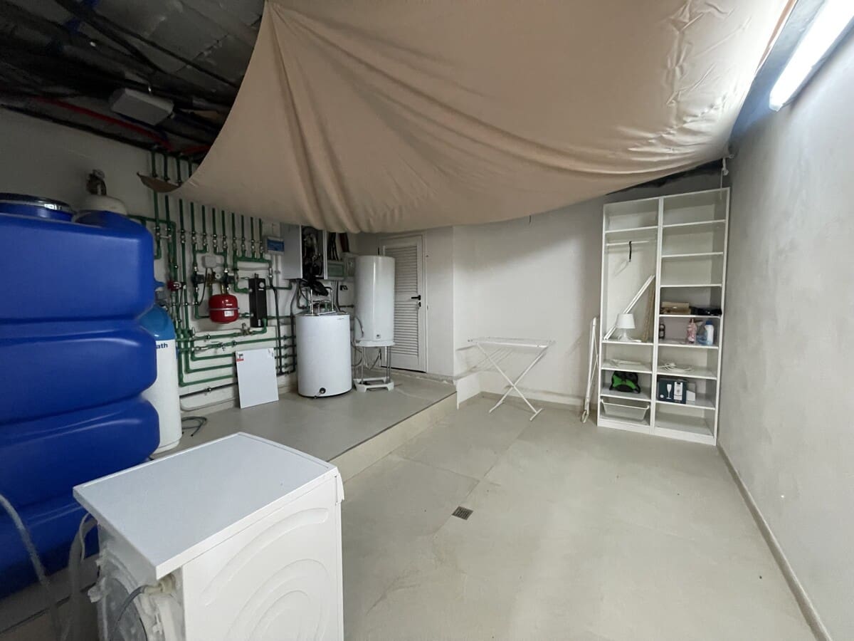 6 bedroom Villa for rent in Palmanova with pool - € 9,800 (Ref: 8811954)