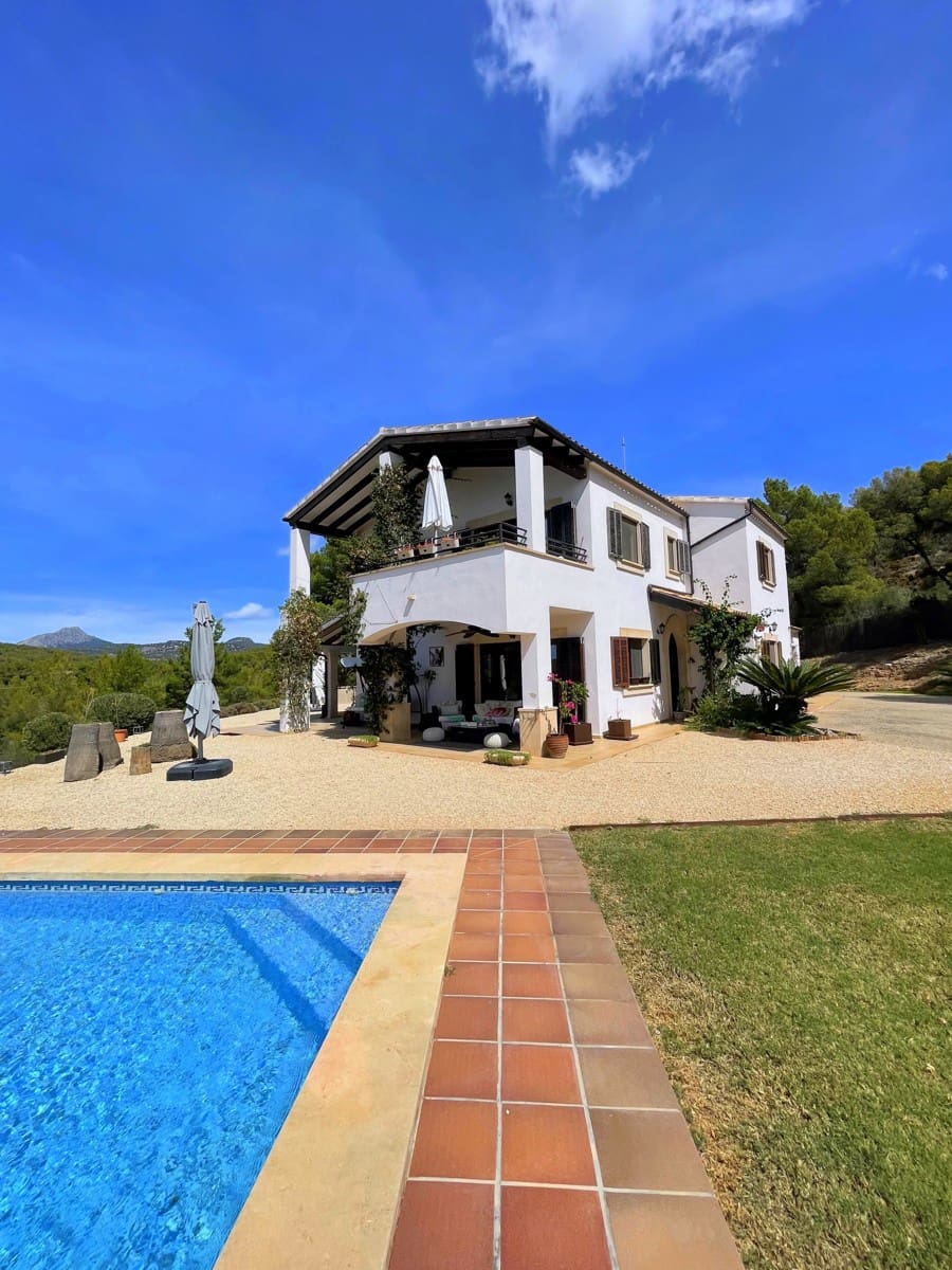 4 soveværelse Finca/Landehus til salg i Calvia med swimmingpool - € 2.170.000 (Ref: 8840327)
