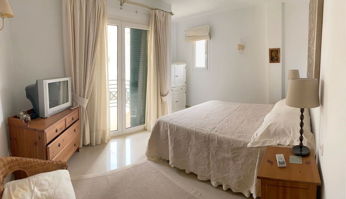 3 bedroom Flat for sale in Santa Ponsa - € 880,000 (Ref: 8885624)