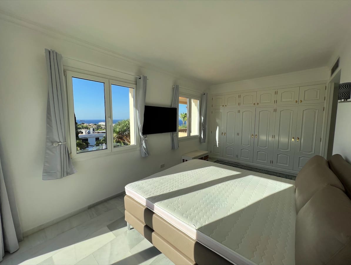 Villa/Maison de 4 chambres à louer à Santa Ponsa avec piscine - 6 900 € (Ref: 8906969)