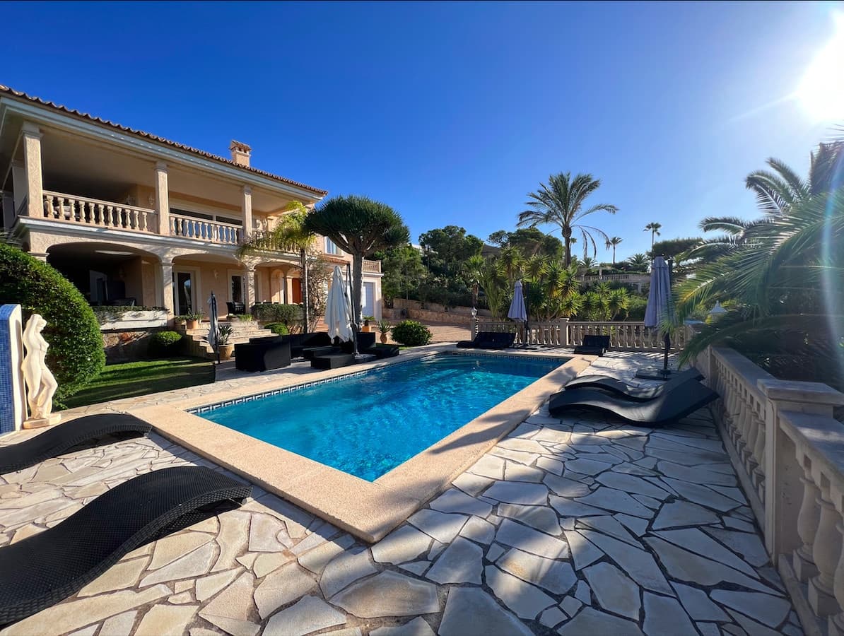 Villa/Maison de 4 chambres à louer à Santa Ponsa avec piscine - 6 900 € (Ref: 8906969)