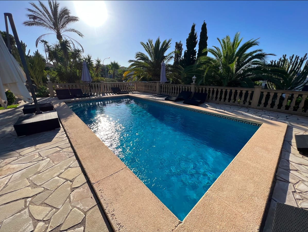 Villa/Maison de 4 chambres à louer à Santa Ponsa avec piscine - 6 900 € (Ref: 8906969)
