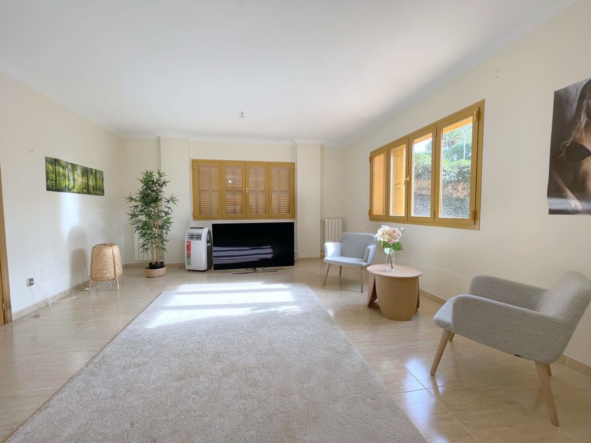 6 bedroom Villa for sale in Santa Ponsa with pool - € 1,990,000 (Ref: 8920778)