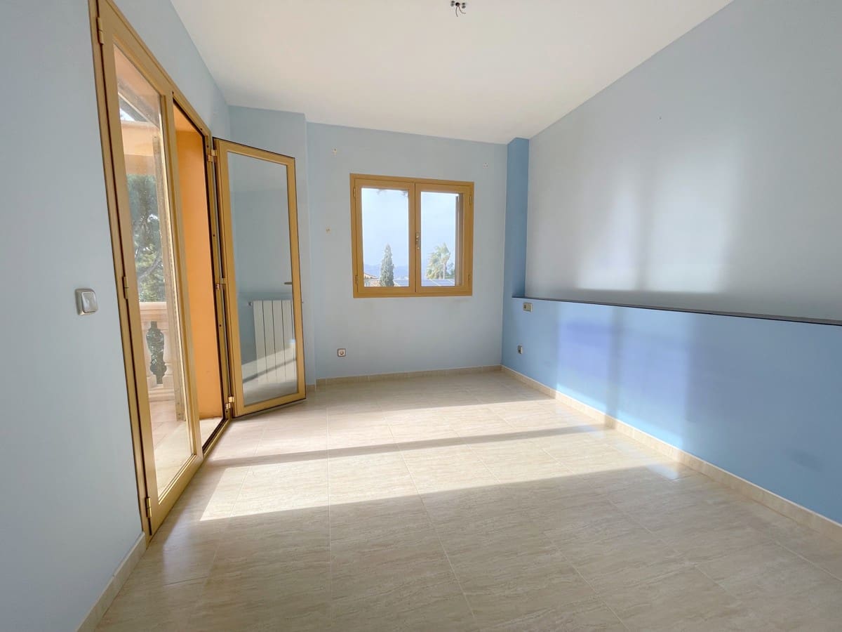 6 bedroom Villa for sale in Santa Ponsa with pool - € 1,990,000 (Ref: 8920778)