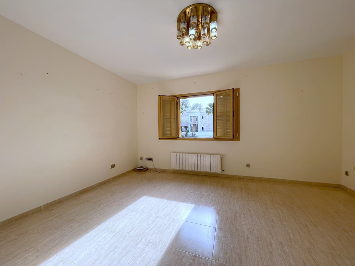 6 bedroom Villa for sale in Santa Ponsa with pool - € 1,990,000 (Ref: 8920778)