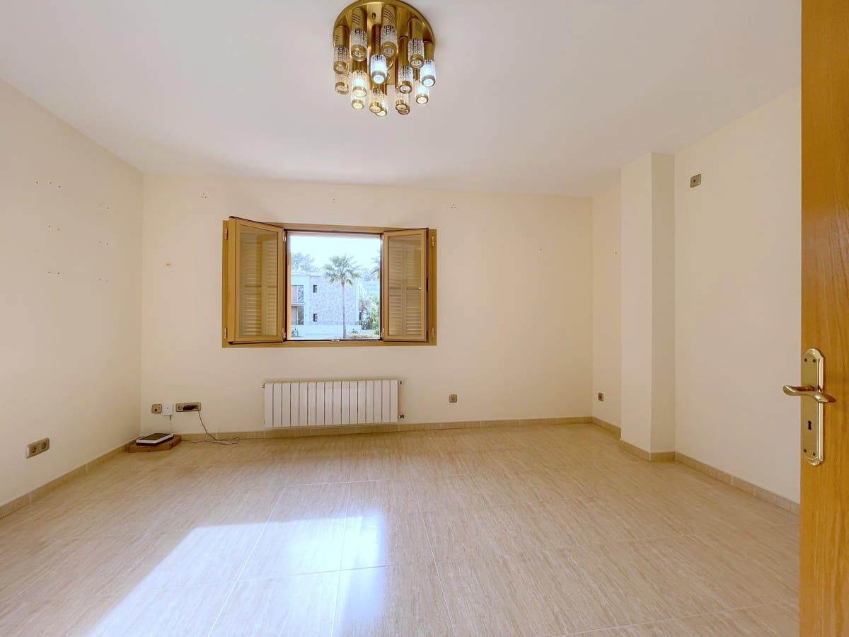 6 bedroom Villa for sale in Santa Ponsa with pool - € 1,990,000 (Ref: 8920778)