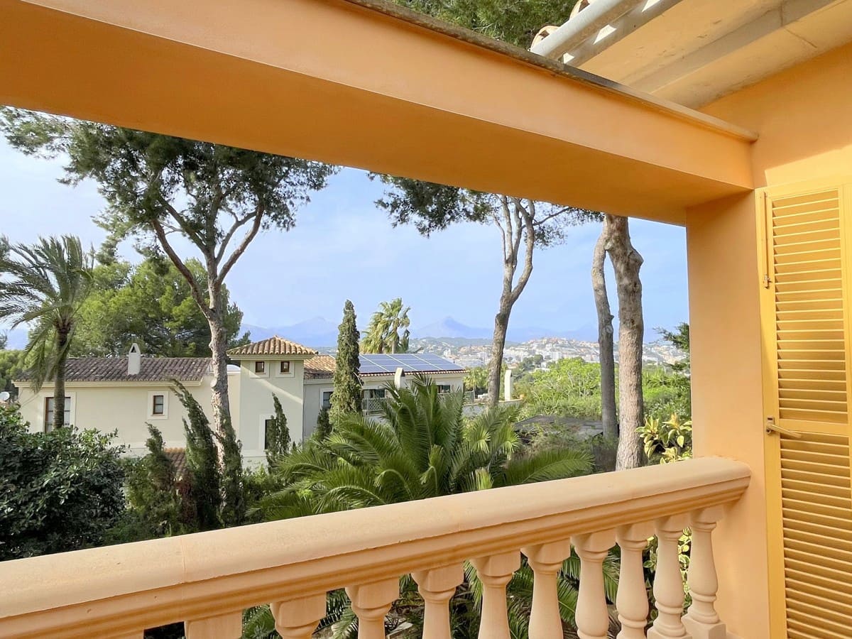 6 bedroom Villa for sale in Santa Ponsa with pool - € 1,990,000 (Ref: 8920778)