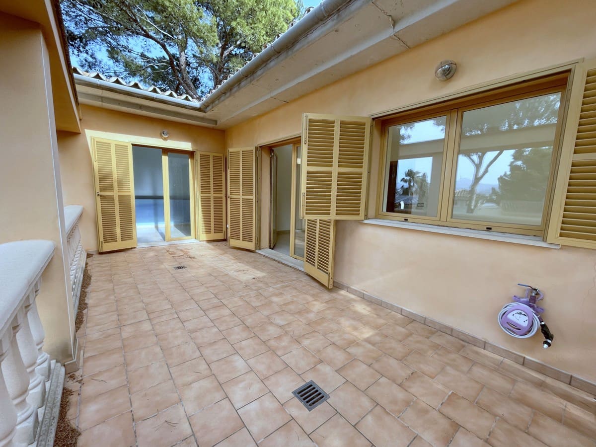 6 bedroom Villa for sale in Santa Ponsa with pool - € 1,990,000 (Ref: 8920778)