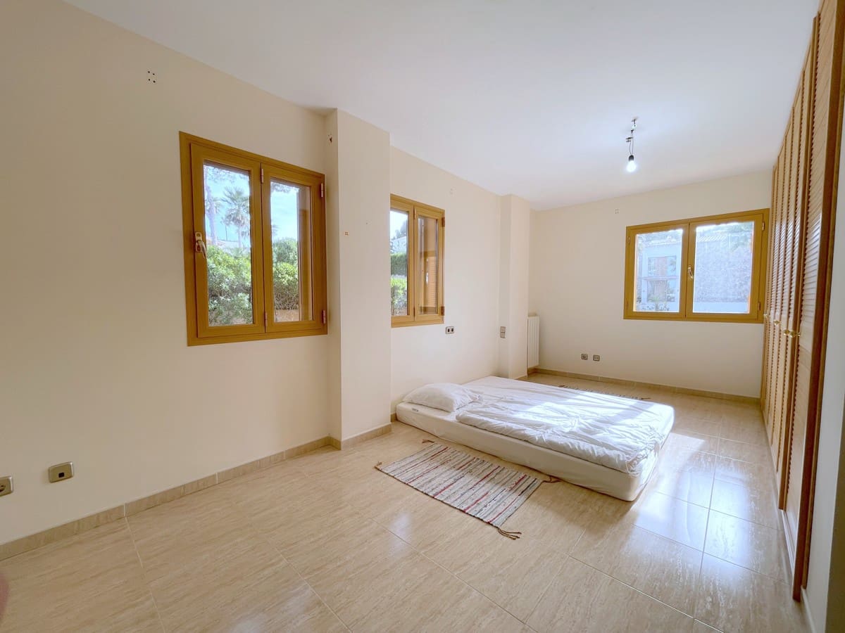 6 bedroom Villa for sale in Santa Ponsa with pool - € 1,990,000 (Ref: 8920778)